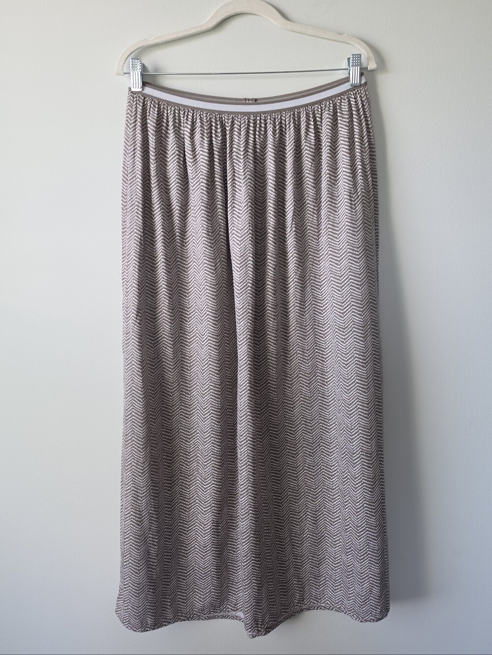 Old Navy Taupe & White Chevron Maxi Skirt